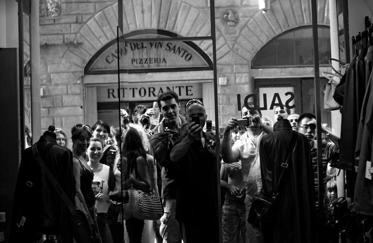 The ‘Flash’ exhibit showcases photographs by rocker Lenny Kravitz — many of him being photographed by others.