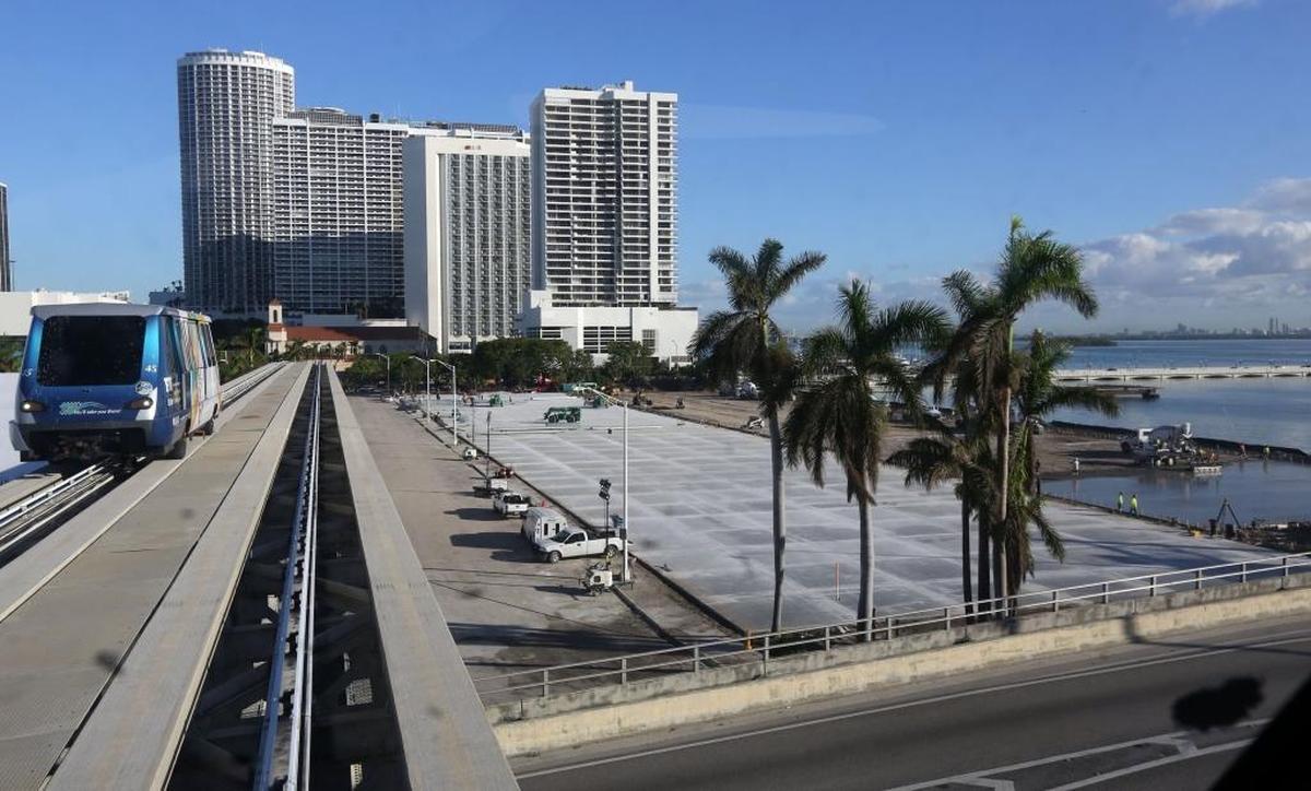 Art Miami prepared its new location, at the site of the old Miami Herald building at One Herald Plaza, Northeast 14th Street on Biscayne Bay. Metromover runs by the site, with drop-off nearby at the Omni.