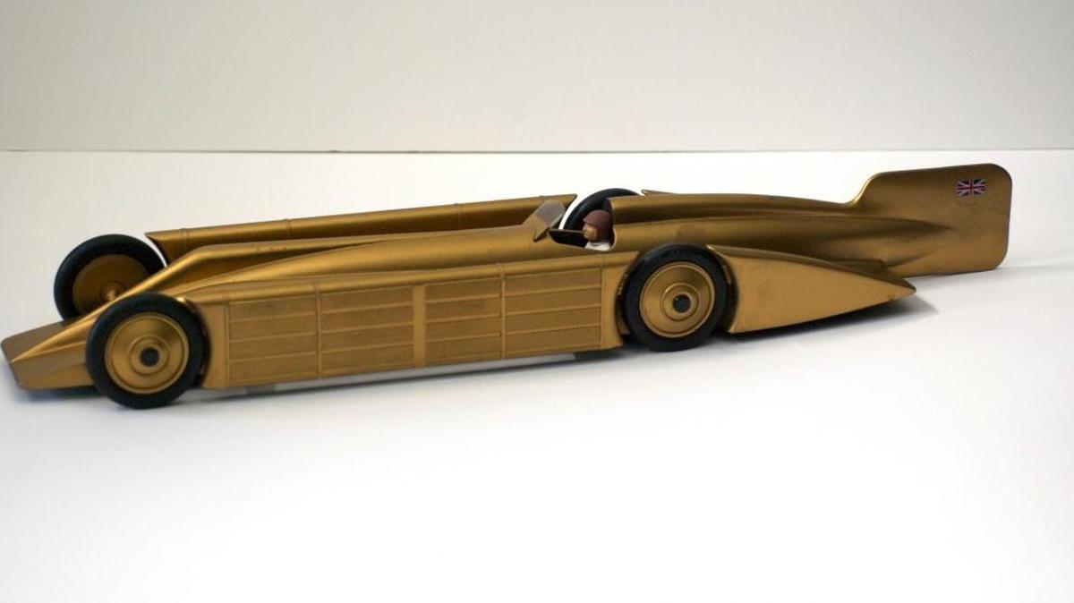 
MODEL CAR: Golden Arrow, circa 1929, made of cast metal, paint, painted plaster.
