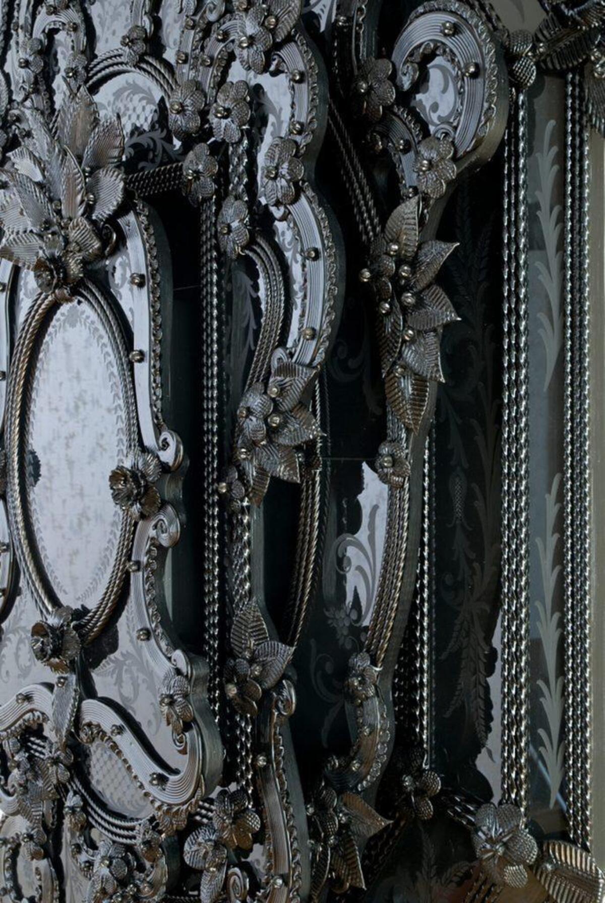 Fred Wilson, “Iago’s Mirror,” 2009, Glass. Courtesy of Fondazione Berengo.