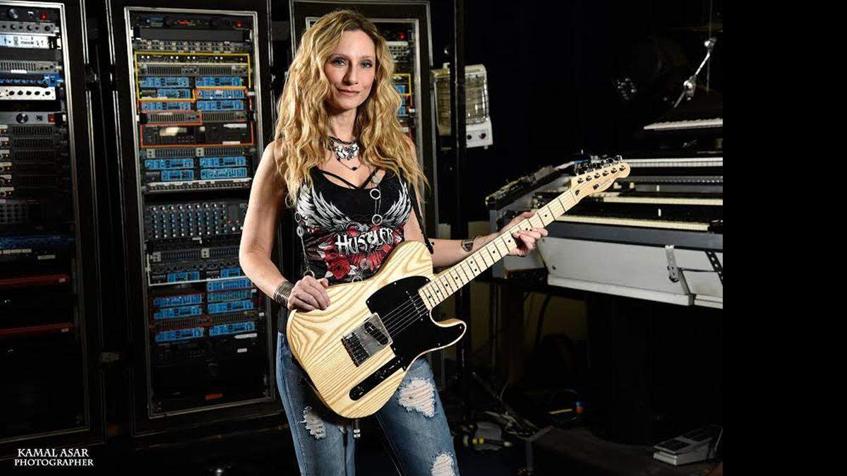 
SOUTH BEACH TO BOSTON: Miami musician Beth Cohen, who has sung on tour with Barry Gibb, Jon Secada and on record backing Barbra Streisand, is the newest member of classic rock band Boston. She previously sang background vocals on Boston albums ‘Corporate America’ in 2002 and ‘Life, Love and Hope’ in 2013.

