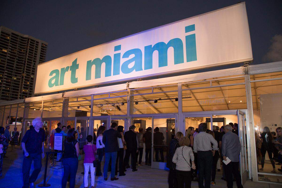 The entrance to Art Miami in downtown Miami. Photograph by Brett Hufziger.