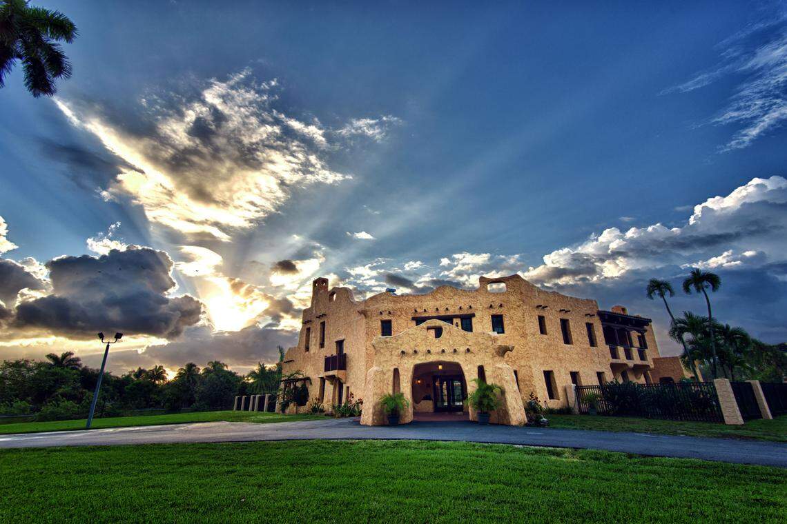 Curtiss Mansion. Photograph by Allan Pacheco.