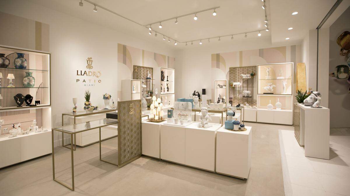 Lladró has opened a shop in the Aventura Mall.