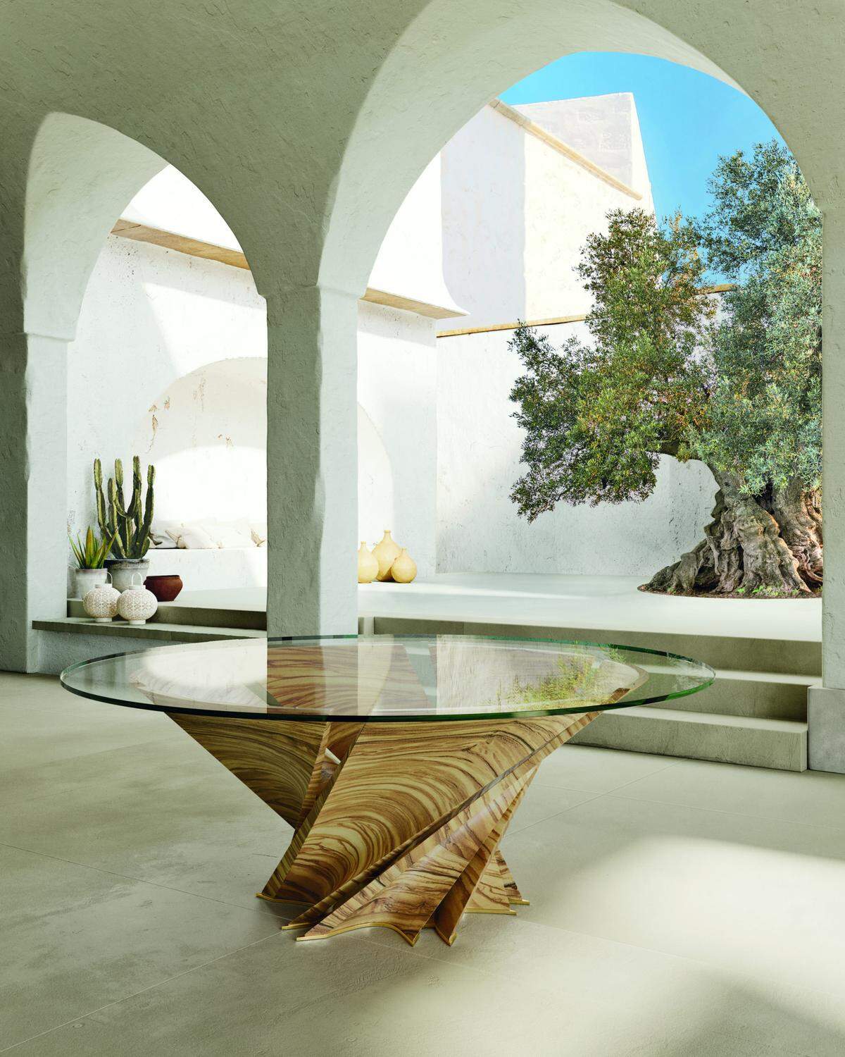 Torsion table by Natuzzi.