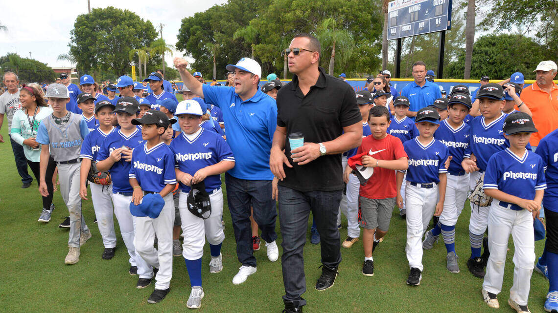 What fashion items are baseball stars buying as gifts?
