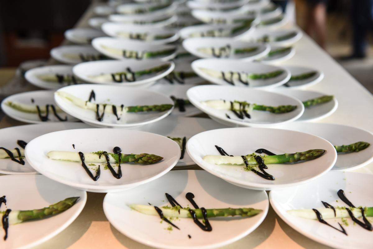 Asparagus plates ready to be served. Photograph by Carina Mask.