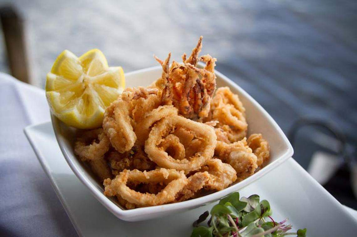 Casablanca: Fresh seafood on the Miami River.