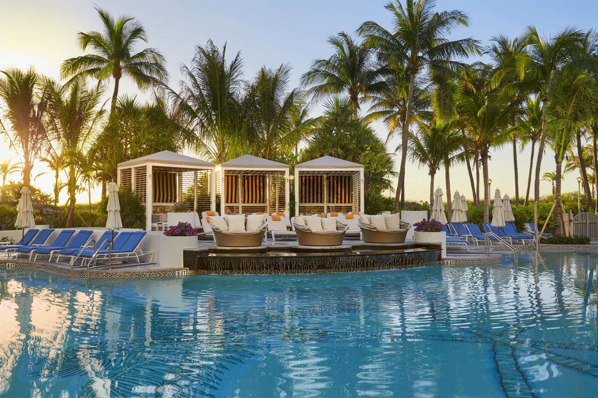 Loews Miami Beach hotel features luxury pool cabanas, some of which are air-conditioned with private bathrooms.