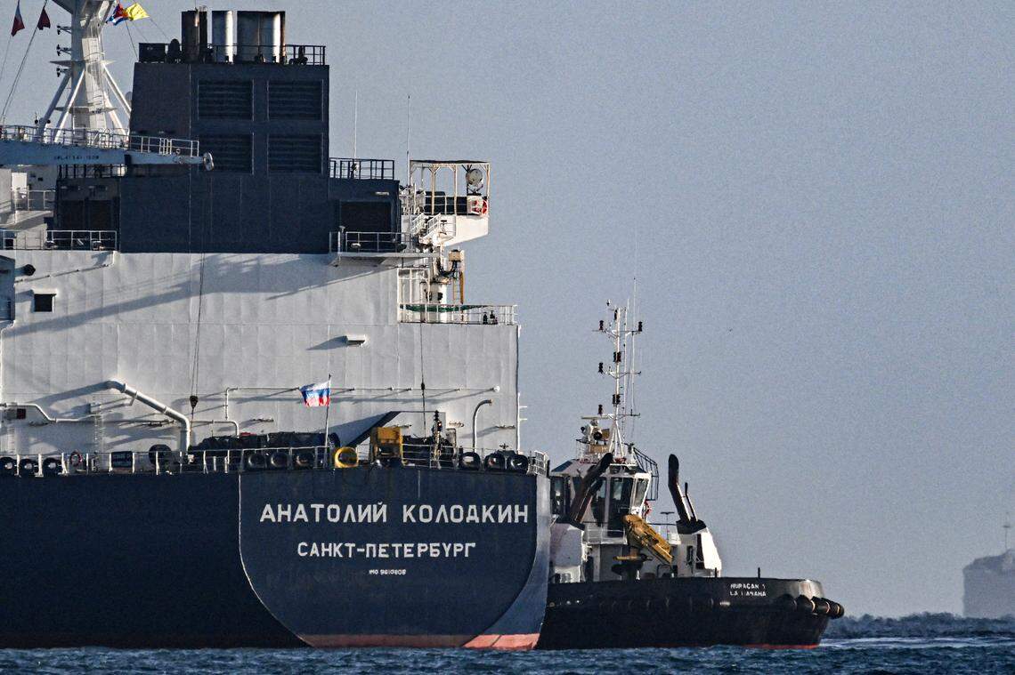 A tugboat guides the Russian oil tanker Anatoly Kolodkin at the oil terminal in the port of Matanzas, northwestern Cuba, on March 31, 2026. The Anatoly Kolodkin, a tanker under US sanctions carrying 730,000 barrels of crude, is set to deliver the first crude shipment to Cuba since January after Washington gave the crisis-hit island a reprieve from an effective fuel blockade. 
