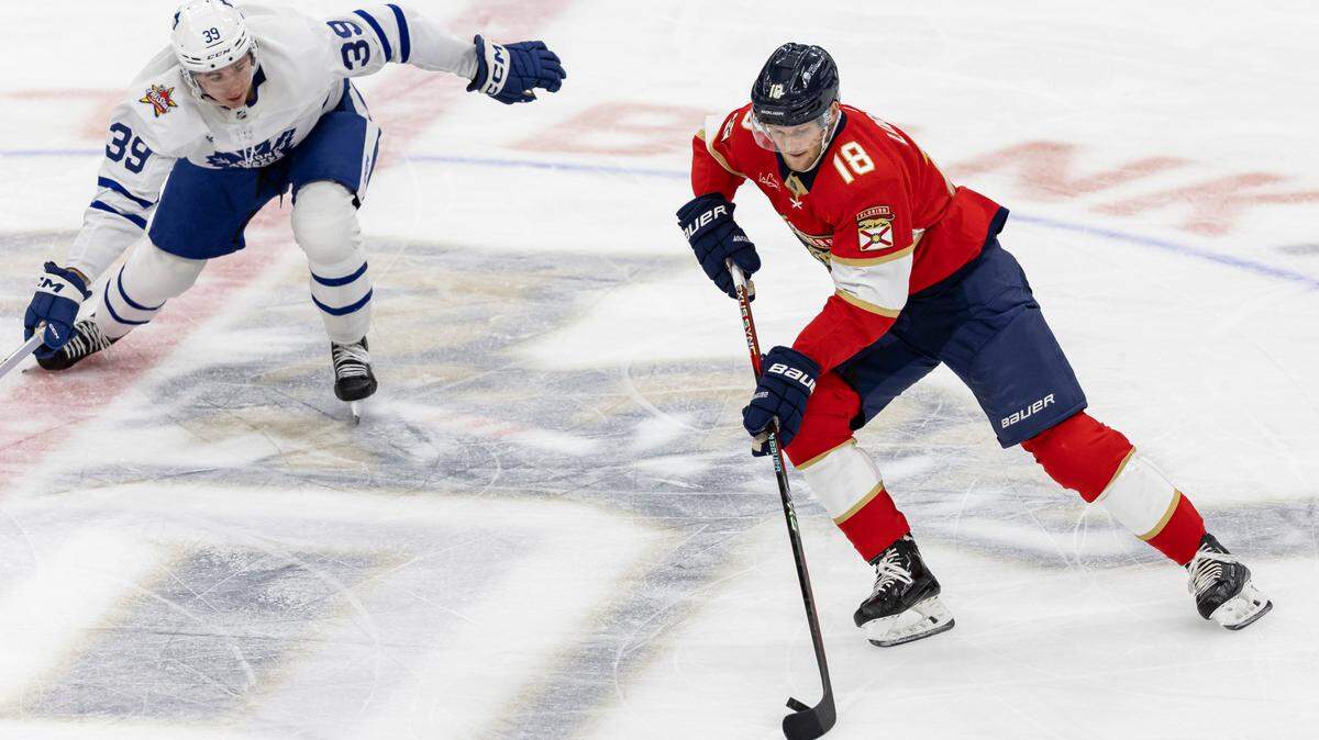 Florida Panthers center Steven Lorentz (18) skates with the puck as Toronto Maple Leafs center Fraser Minten (39) defends in the third period of their NHL game at the Amerant Bank Arena on Thursday, Oct. 19, 2023, in Sunrise, Fla.