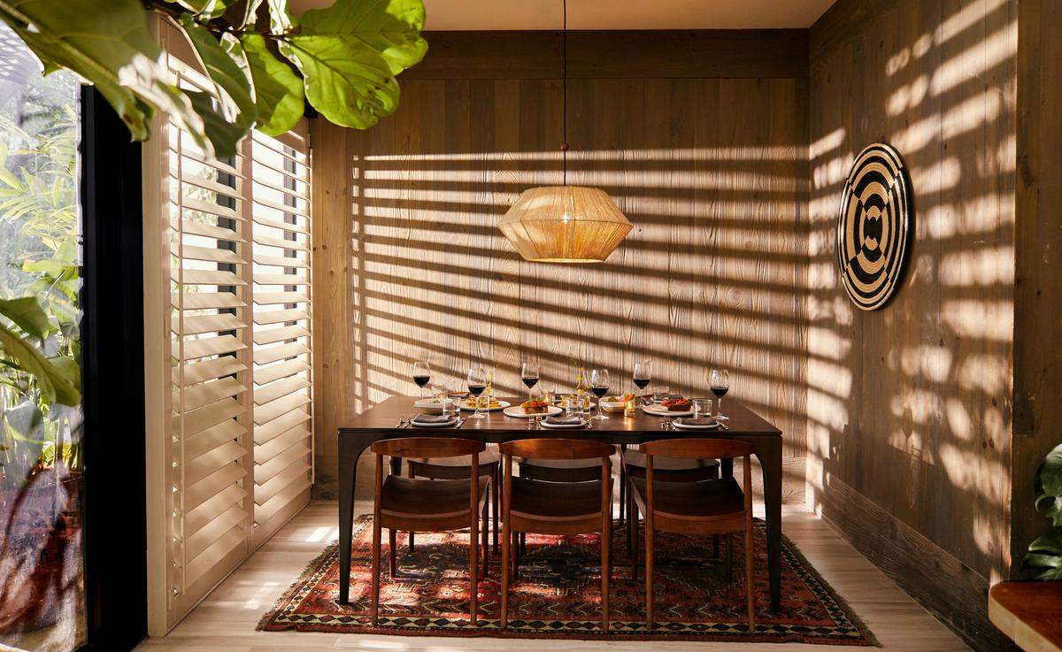 A quiet table at Mama Joon.