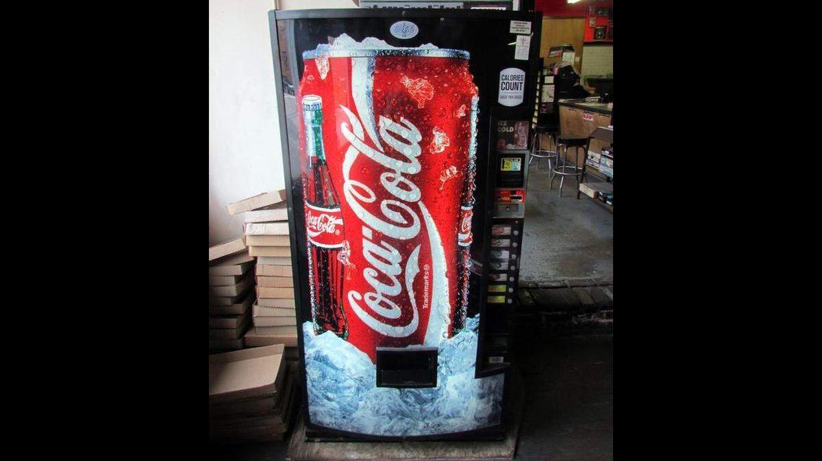 A Florida hotel guest is accused of doing $1,500 in damage to Coke vending machine after it gave him the wrong drink, deputies say.