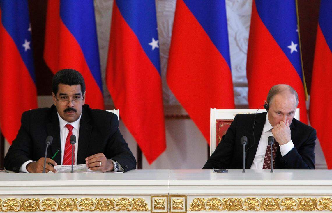 Russian President Vladimir Putin, right, and Venezuelan President Nicolas Maduro attend a signing ceremony of cooperation agreements in the Kremlin in Moscow, Tuesday, July 2, 2013. (AP Photo/Maxim Shemetov, Pool)