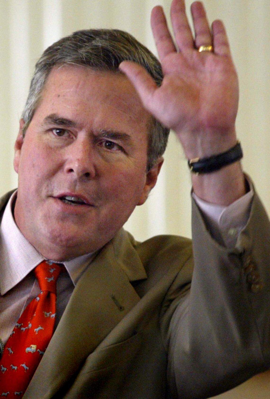 Gov. Jeb Bush visited South Miami Middle School, Jan. 10, 2005, to announce new reading initiative for Florida middle schools.