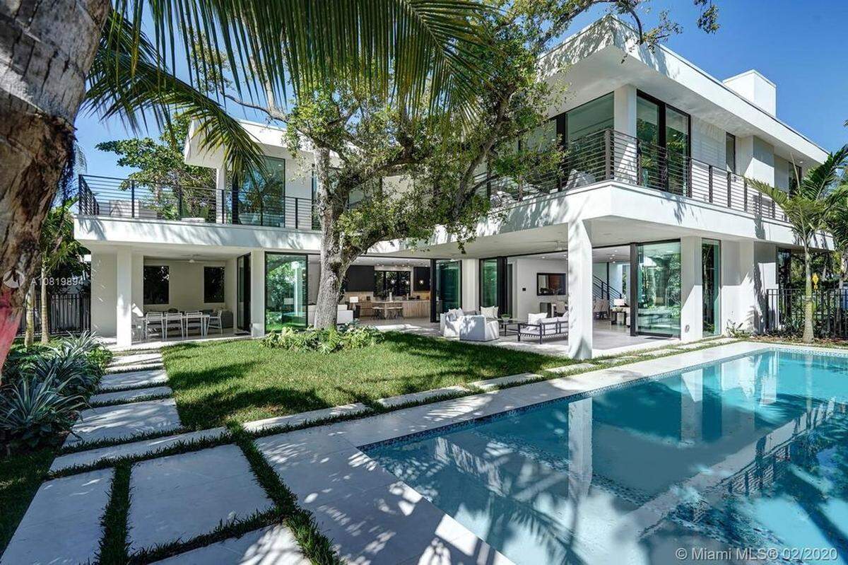 3470 Poinciana Ave.
