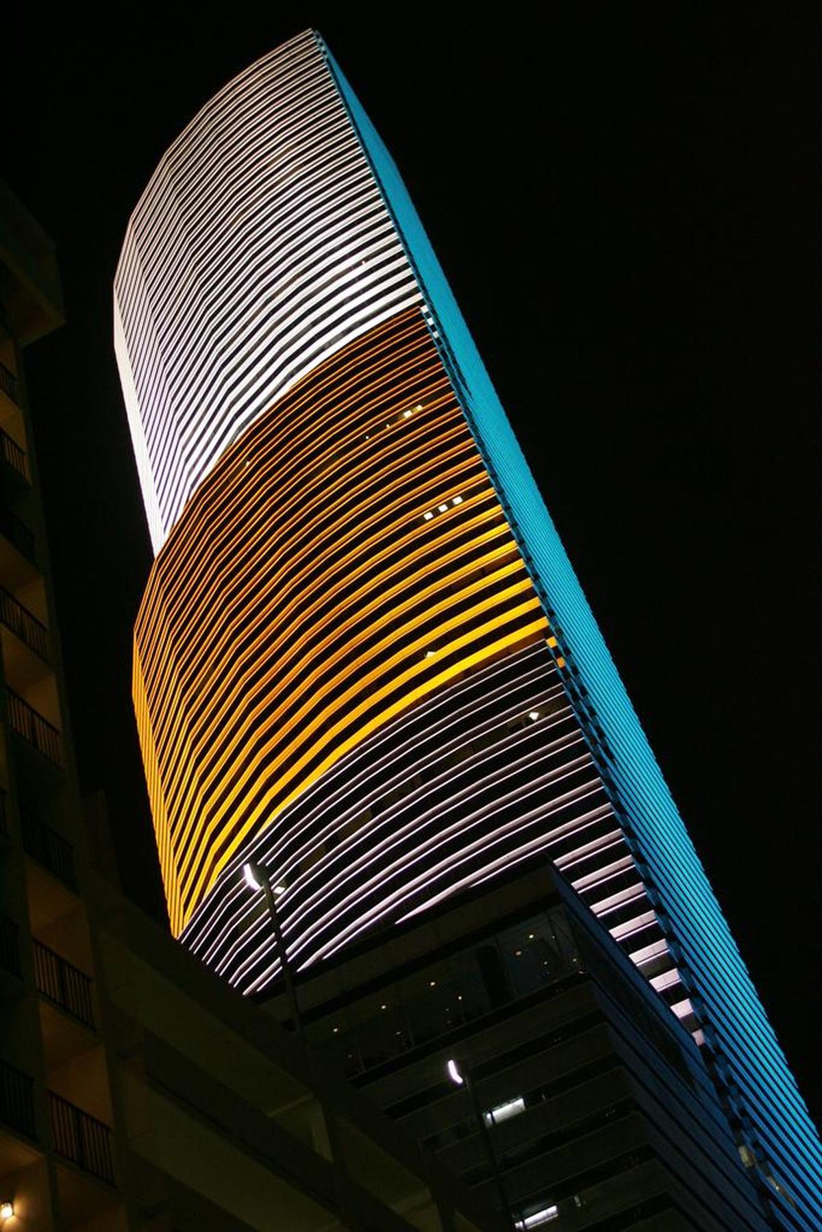Photo of the Miami Tower, formerly the CenTrust Tower, taken in 2004.