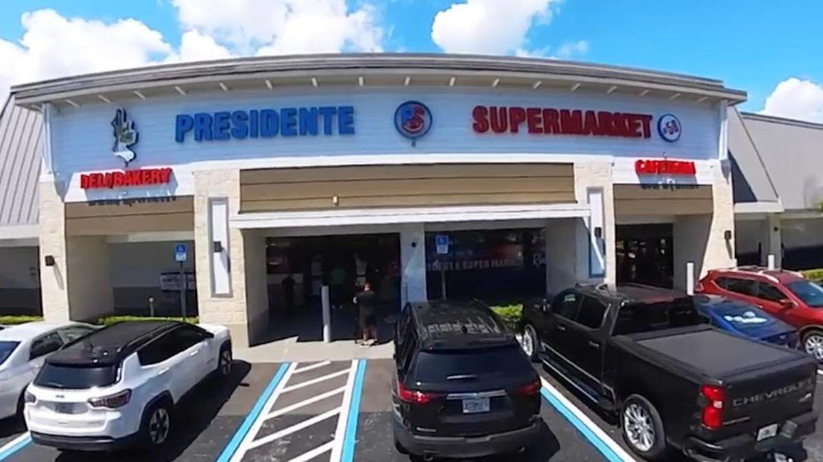 Un nuevo Presidente Supermarket de 44,000 pies cuadrados abrió el 13 de septiembre en 2505 N. Dixie Highway, en Lake Worth Beach. La nueva tienda, una de las más de 45 en el estado, cuenta con una cafetería con comida casera fresca. Cortesía de Presidente Supermarket