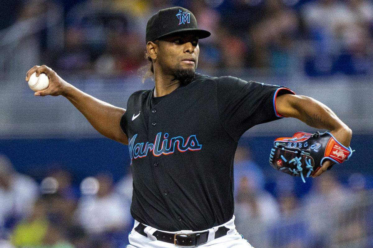 Miami Marlins pitcher Edward Cabrera (27) throws the ball during the second inning of an MLB game against the New York Mets at loanDepot park in the Little Havana neighborhood of Miami, Florida, on Friday, September 9, 2022.