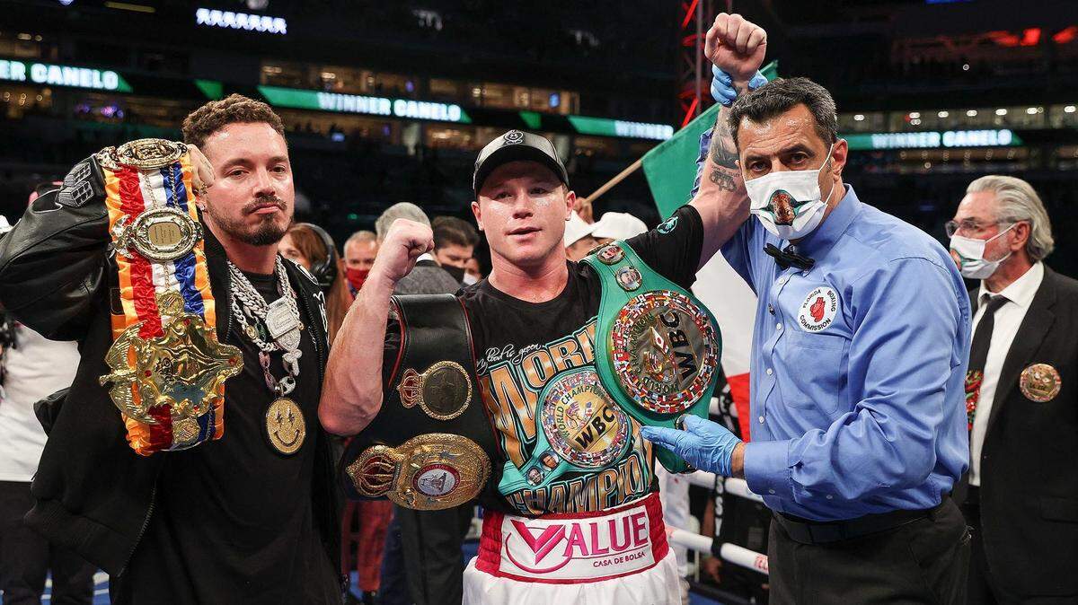 February 27, 2021; Miami, Florida; Saul Alvarez and Avni Yildirim during their WBA, WBC and Ring Magazine super middleweight championship bout at the Hard Rock Stadium in Miami, FL. Mandatory Credit: Ed Mulholland/Matchroom.