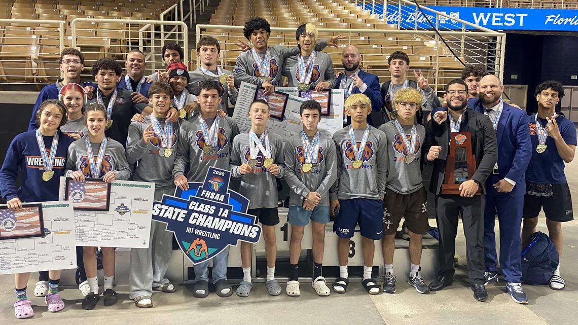 Mater Lakes dominates on way to repeat boys’ 1A state wrestling championship
