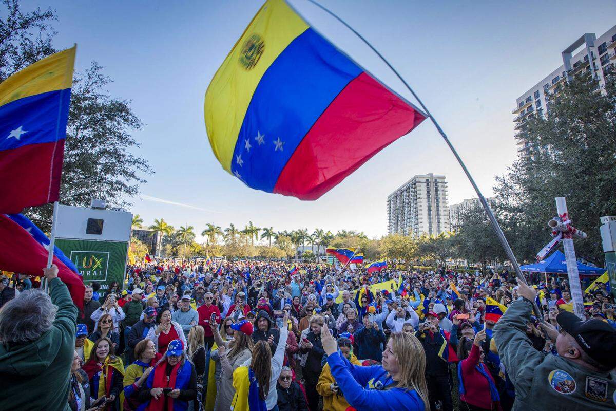 Members of the Venezuelan community in Miami gathered across from Doral City Hall in support of Edmundo Gonzalez and Maria Corina Machado