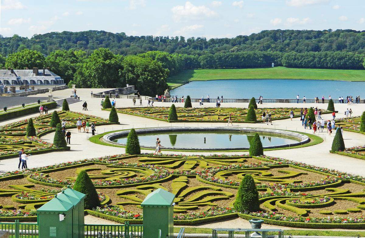 With their Greco-Roman themes and incomparable beauty, the gardens at Versailles were built to illustrate the immense power of the king.