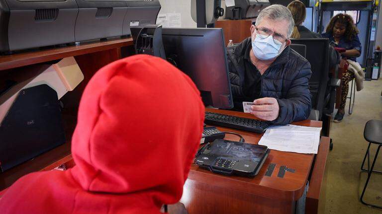 Beneficiarios de TPS haitiano se apresuran a renovar licencias de conducir antes del plazo de marzo