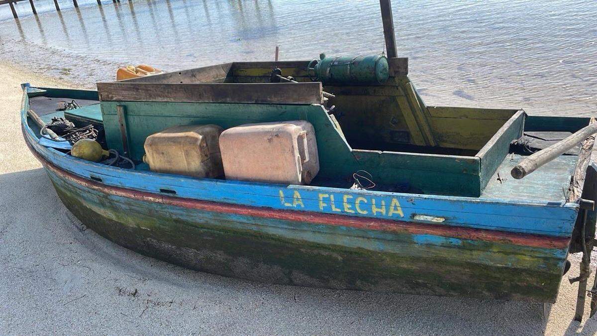 A wooden boat is beached in Islamorada in the Florida Keys Sunday, Oct. 21, 2023. The Border Patrol says three people from Cuba arrived on the migrant vessel.