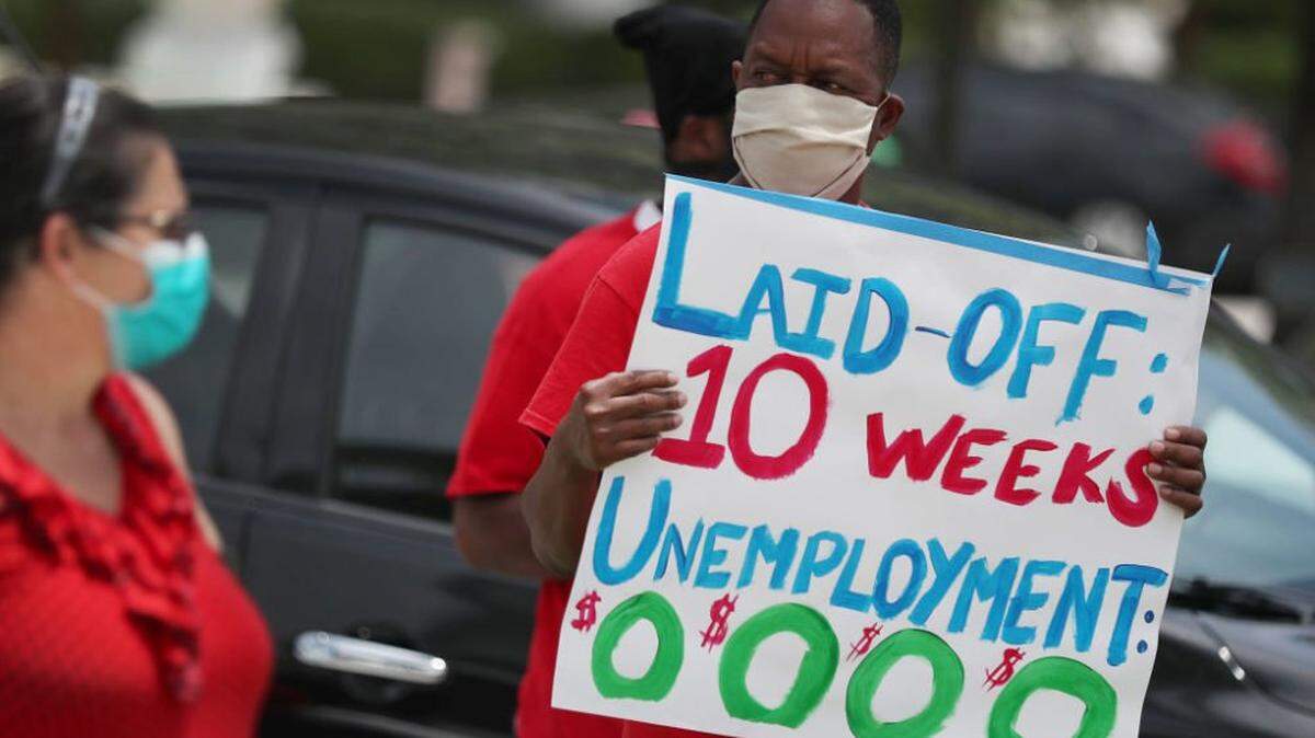 In May, Joseph Louis joined others in a protest asking the state of Florida to fix its unemployment system. A third of officially out-of-work Americans in October had gone more than six months without a job. That’s the highest share of unemployment since the middle of 2014.