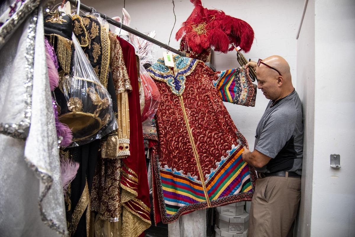 Auctioneer Richard Deyo, 55, shows his favorite costume being sold during an auction to liquidate ABC Costume Shop’s inventory on June 7, 2019.