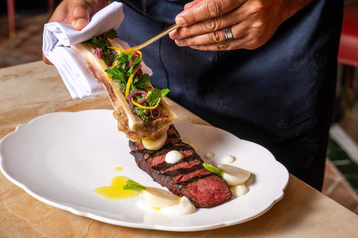 Bistec Denver Reserva Mishima con salsa verde de tuétano en el restaurante Erba en Coral Gables.