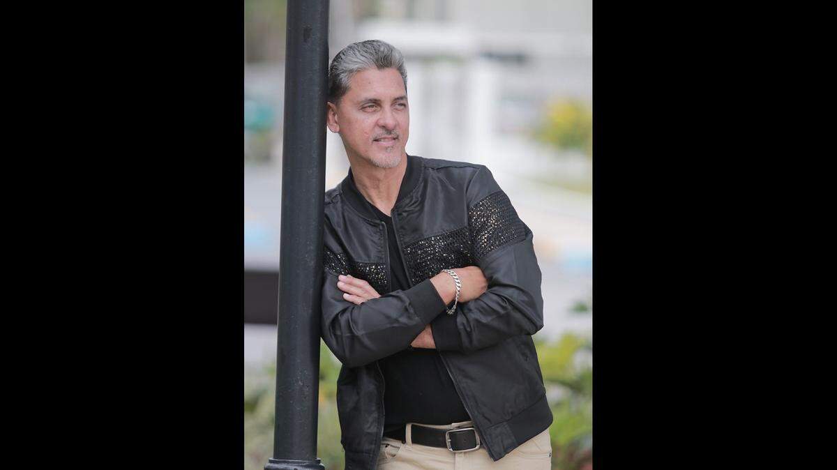 Lefty Pérez, también conocido como “El Salsero”, lanzará una nueva canción en el evento “Tributo a Puerto Rico” en Estefan Kitchen ubicado en Miami Design District, el 12 de julio de 2019.