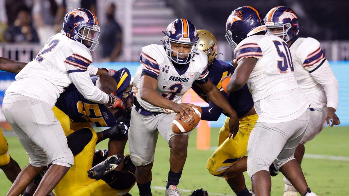 Homestead Broncos quarterback Joshua Townsend (3) scrambles as St. Thomas Aquinas defends in the first quarter during the 2022 FHSAA State Championships-Class 3M at DRV PNK Stadium in Ft. Lauderdale on Thursday, December 15, 2022.