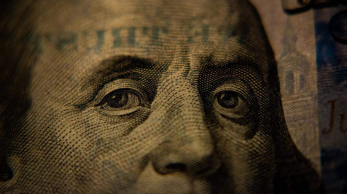 A former Social Security Administration employee pleaded guilty to stealing more than $110,000 in benefits belonging to 28 people, according to federal prosecutors.