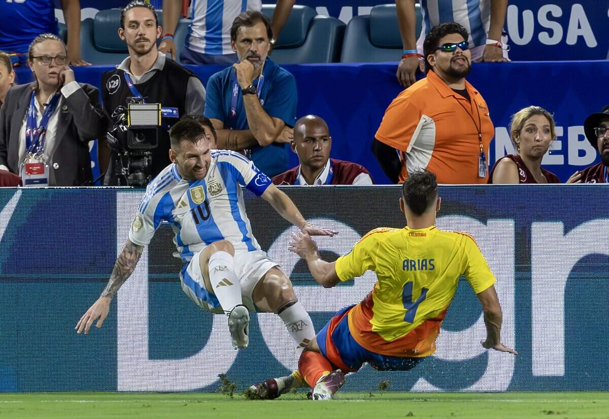 Argentina forward Lionel Messi (10) hurts his right foot on a play against Colombia in the first half of their Copa America 2024 Final soccer match at Hard Rock Stadium on Sunday, July 14, 2024, in Miami Gardens, Fla.