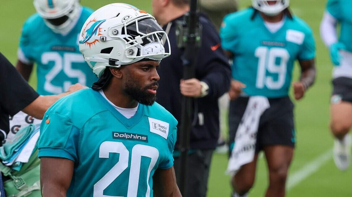 Miami Dolphins leaders reject rebuild label as training camp begins
