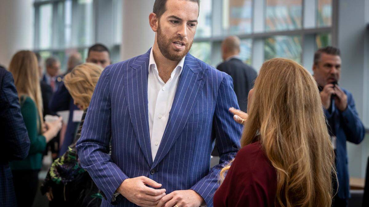 El representante estatal Daniel Pérez, presidente designado de la Cámara de Representantes de la Florida, habla con Alice N. Bravo en la Conferencia sobre el Futuro de la Florida en el Shalala Student Center de la Universidad de Miami, en 1330 Miller Drive.