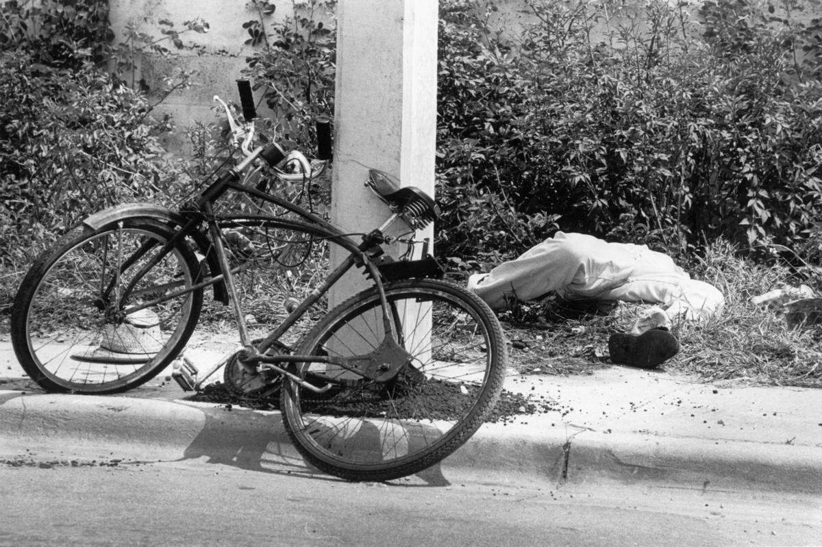 The body of Carl R, Brown lies in the bushes after he left eight men and women dead and three others wounded at Bob Moore’s Welding and Machine Service, 3147 NW North River Dr. during a shooting rampage in August of 1982. Brown was killed when an outraged motorist who knew the victims deliberately crushed Brown against a concrete light pole with his car. Brown killed owner Bob Moore’s mother, Ernestine Moore, 67; his uncle, Mangum Moore, 78, the bookkeeper; Carl Lee, 47, the manager; Martha Steelman, 29, a secretary; Lonie Jeffries, 53, a crane operator; Juan Trespalacios, 38, a machinist; Pedro Vasques, 44, the shop foreman; and Nelson Barrios, 46, a welder.