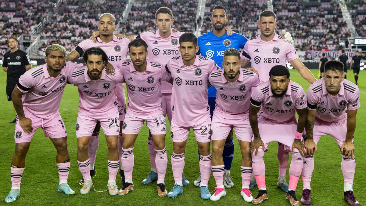 Los jugadores del Inter Miami posan antes del inicio de su partido contra el Montreal en el estadio DRV PNK, el 25 de febrero de 2023 en Fort Lauderdale, Florida.