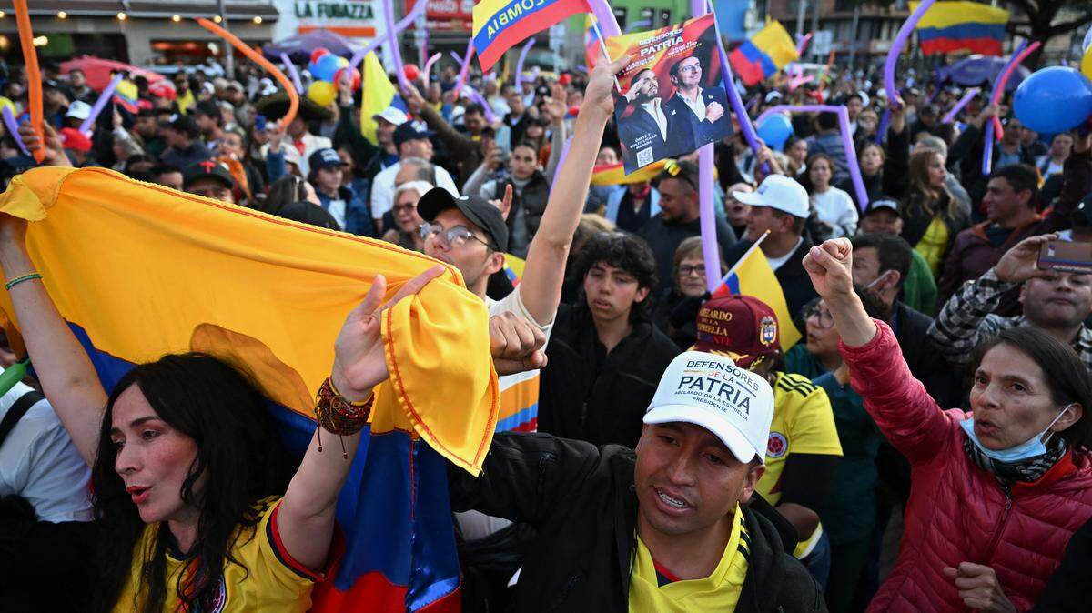 Supporters of Colombia's presidential candidate for the Defensores de la Patria party, Abelardo de la Espriella, await his arrival to his last campaign rally in Bogota on May 20, 2026. Colombia will hold presidential elections on May 31. 