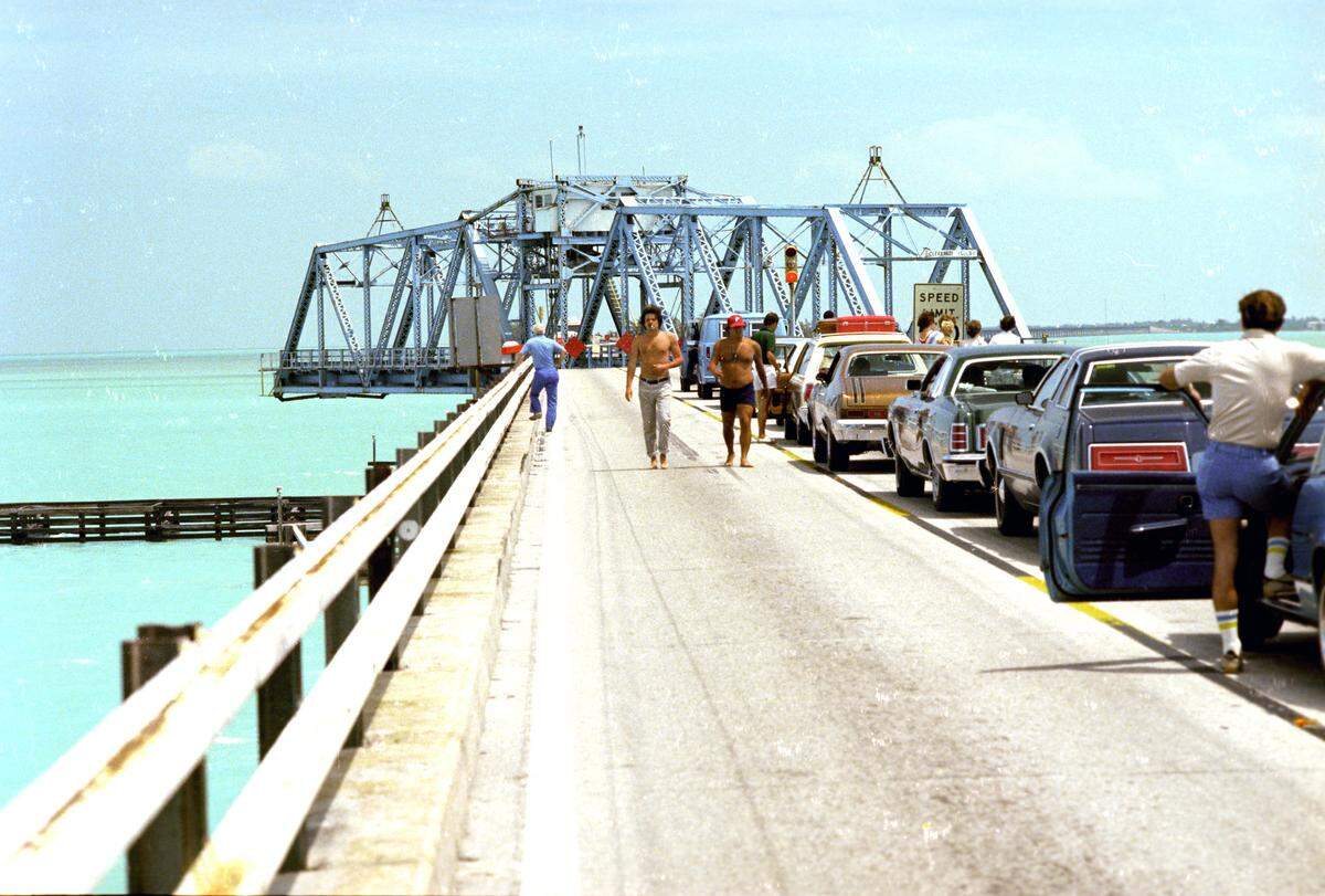The old Seven Mile Bridge with cars stopped for the swing bridge section. From the Dale McDonald Collection.