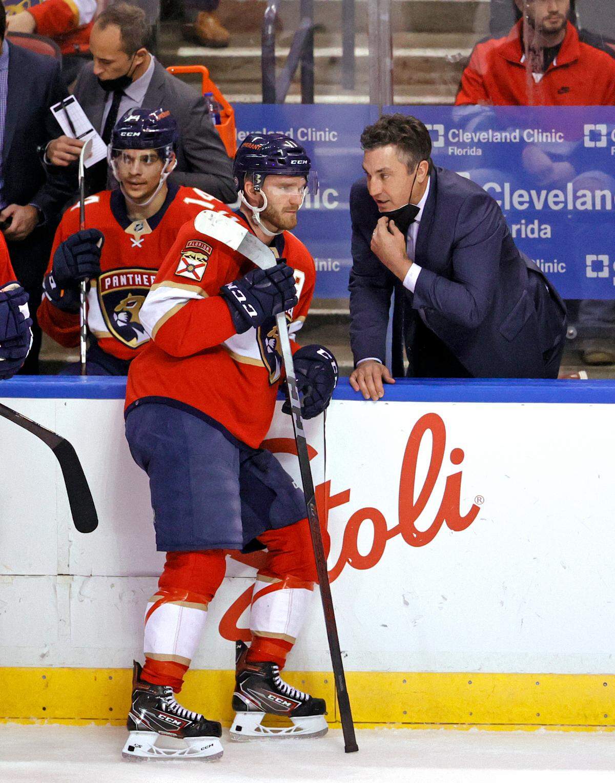 Florida Panthers interim head coach Andrew Brunette talks with Panthers left wing Jonathan Huberdeau (11) during the first period of an NHL game against Los Angeles Kings at the FLA Live Arena on Thursday, December 16, 2021 in Sunrise, Fl.