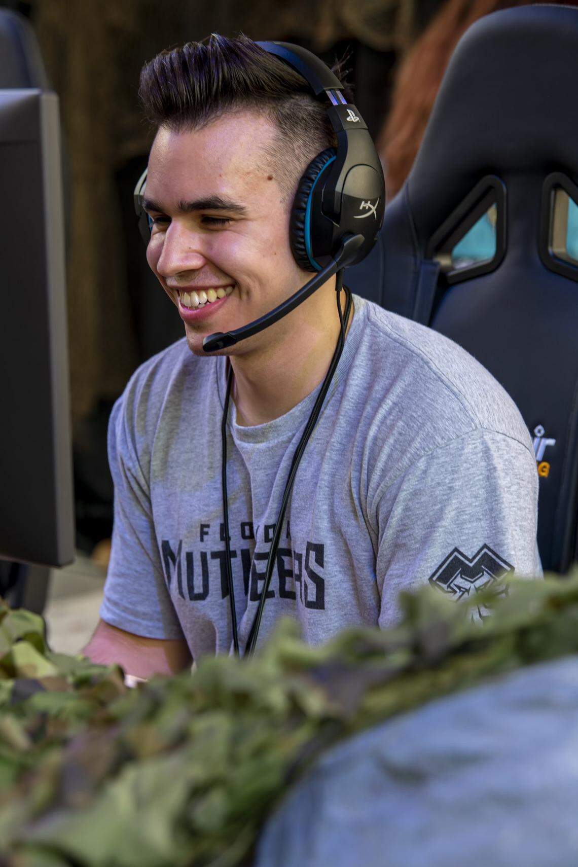 Chance Moncivaez, better known as “Maux,” grew up in the Florida Panhandle and now plays for the Florida Mutineers of the new Call of Duty League.