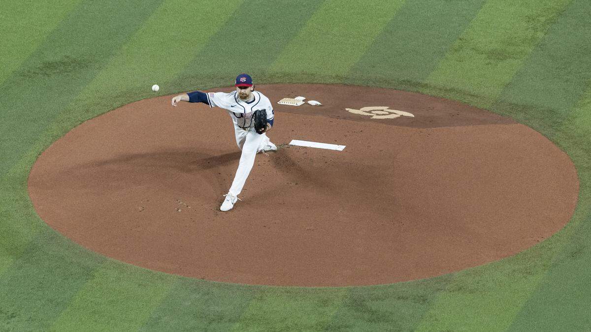 United States starting pitcher Nolan McLean (26) pitches against Venezuela in the first inning of their World Baseball Classic final game at loanDepot Park on Tuesday, March 17, 2026, in Miami, Fla.