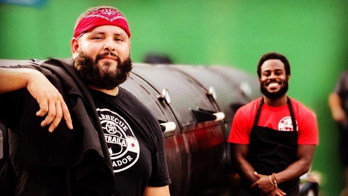 El tejano Mel Rodríguez y el miamense Isaiah McKenzie se asociaron para abrir La Traila Barbecue en Miami Lakes.