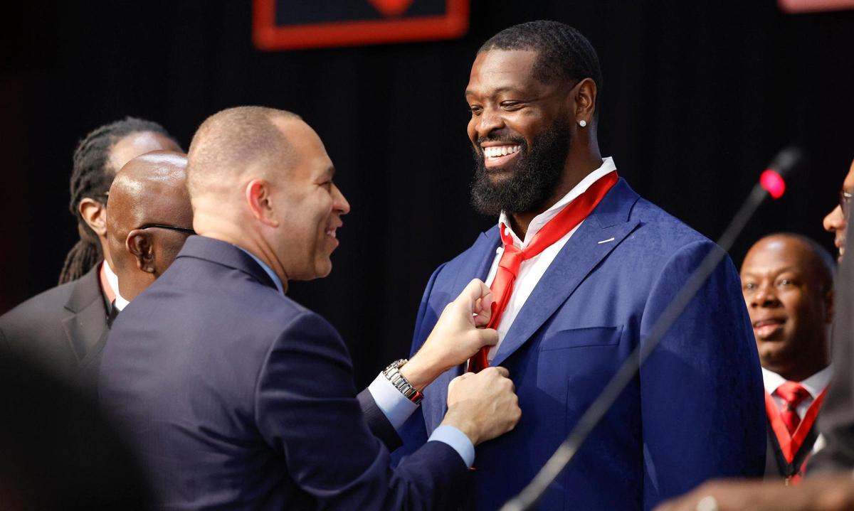 U.S. Rep. Hakeem Jeffries, D-N.Y., the House minority leader, helps inductee and Miami Dolphins offensive tackle Terron Armstead put on his tie during the 5000 Role Models of Excellence Foundation’s 32nd Annual Dr. Martin Luther King Jr. scholarship breakfast.