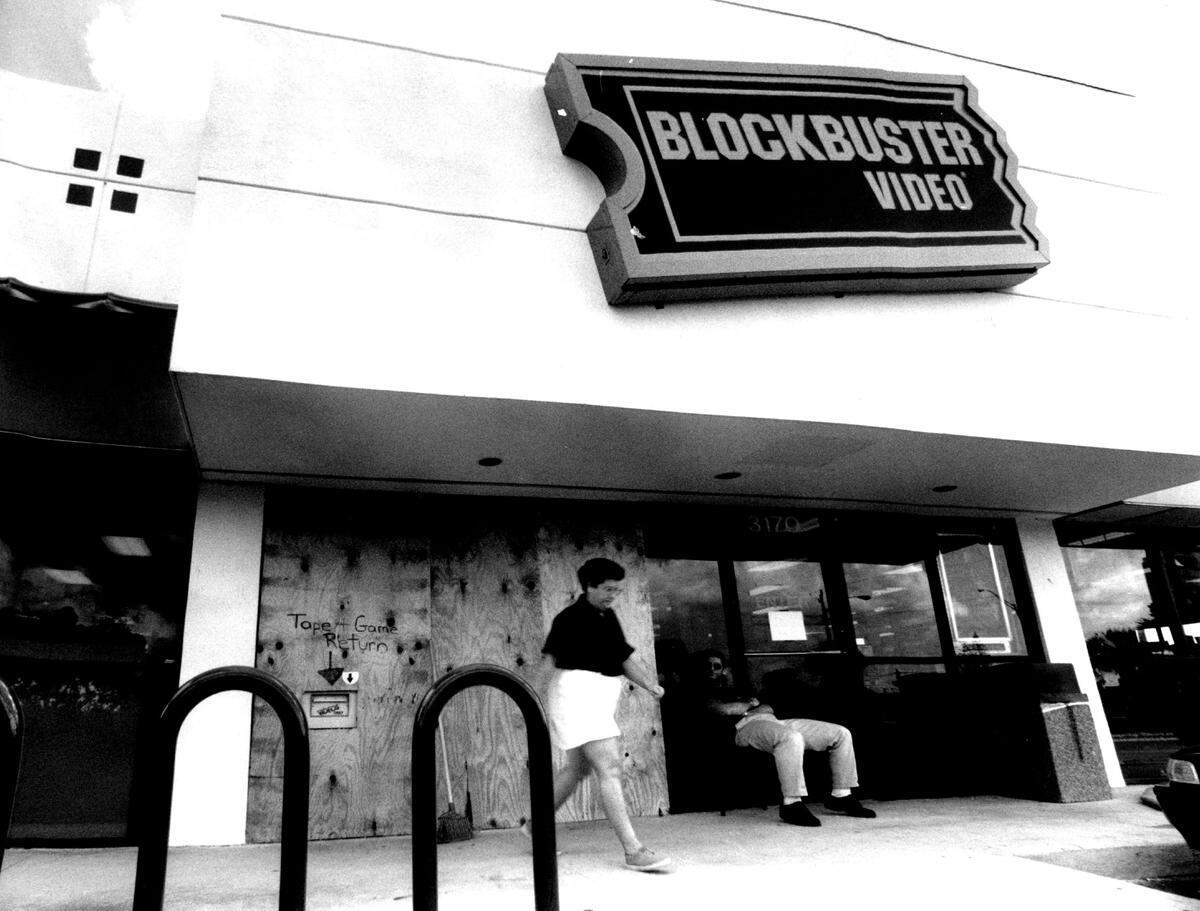 Customers visit a Blockbuster south of Miramar Parkway on University Drive in Broward County in 1993.