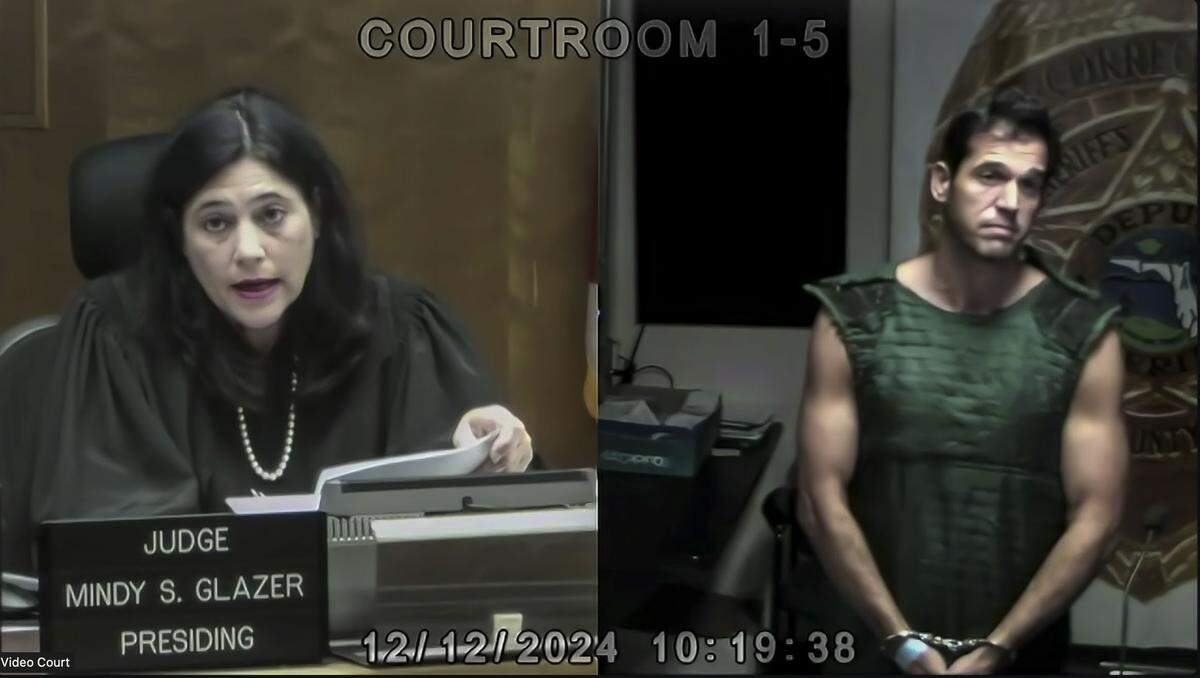 Miami, Florida, 12 de diciembre de 2024 - En esta captura de pantalla de un video, Alon Alexander (derecha), durante una audiencia en el Tribunal de Fianzas con la jueza Mindy Glazer.