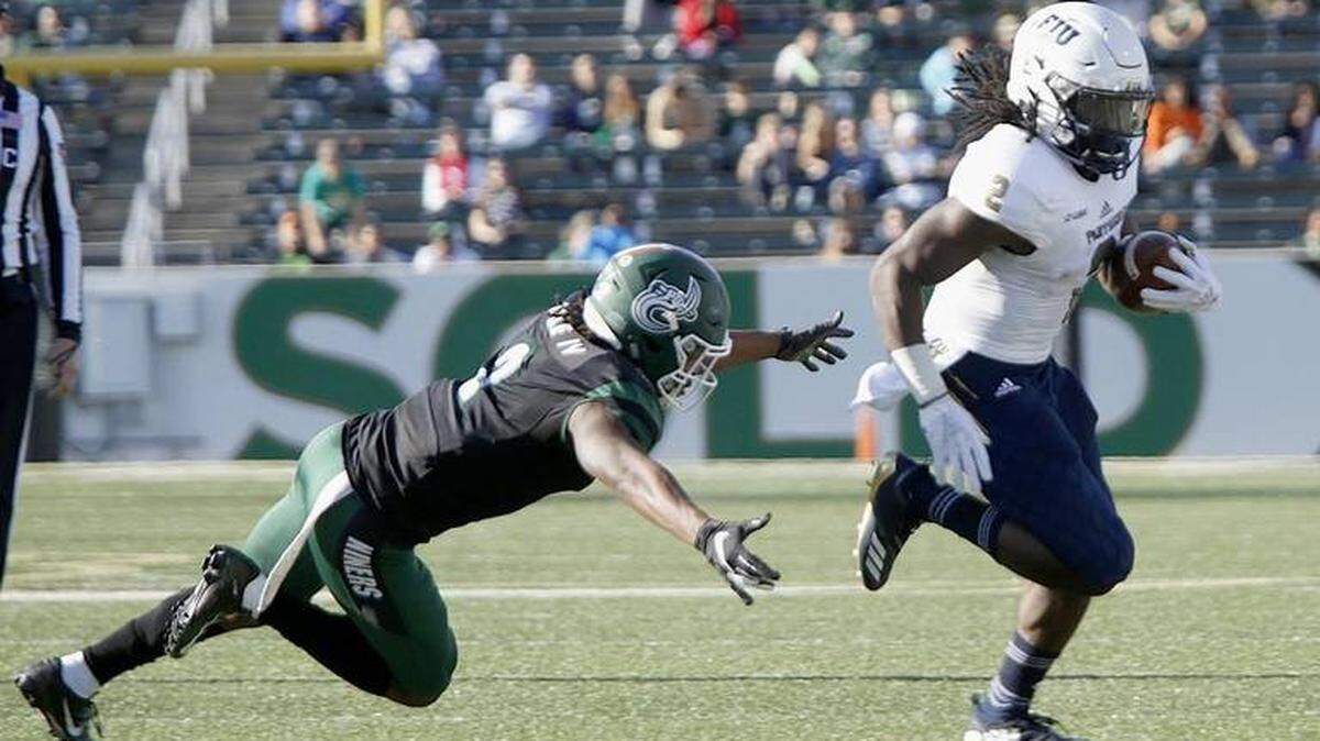 Florida International University’s Anthony Jones, run the ballagainst the Charlotte 49ers Stadium on November 17, 2018 in Charlotte, North Carolina.